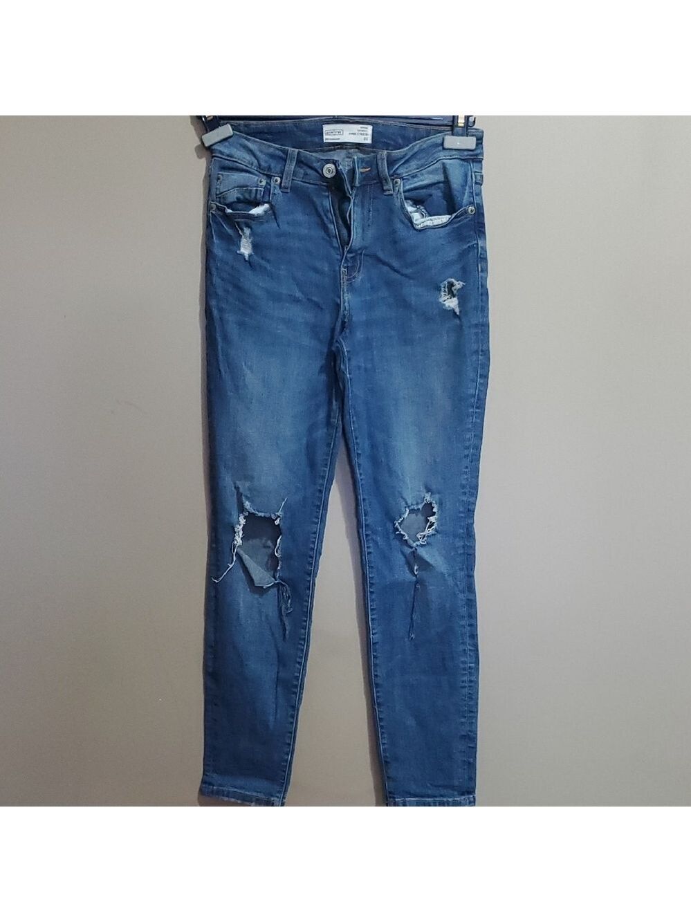 Ardene Eighty Two Ripped Ankle Jeans in Blue Size 3